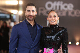 Brett Goldstein,Jennifer Lopez