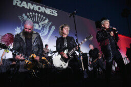 Tim Armstrong,Travis Barker,Billie Joe Armstrong C.J. Ramone,Billy Idol